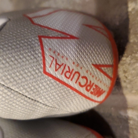 Nike Cleats size 6.5 no shoe strings - Picture 6 of 9